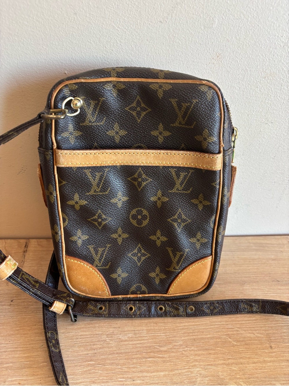 Authentic . There is a problem with the strap - Picture 2 of 9